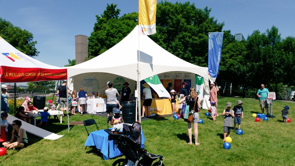 Jdupuis_prof's tweet photo. Venez vous amuser sous la tente du @ecolecatholique au @FestivalFranco, quelle belle journée! #FFO41 #ffo2016 https://t.co/D7BAidvgbw