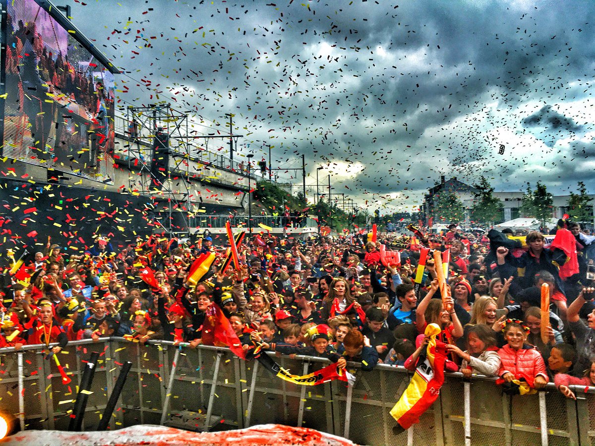 Realregi's tweet photo. De supporters maken het verschil 🙌🏻
#letshaveaball #belire https://t.co/8Jmlh4rL6S