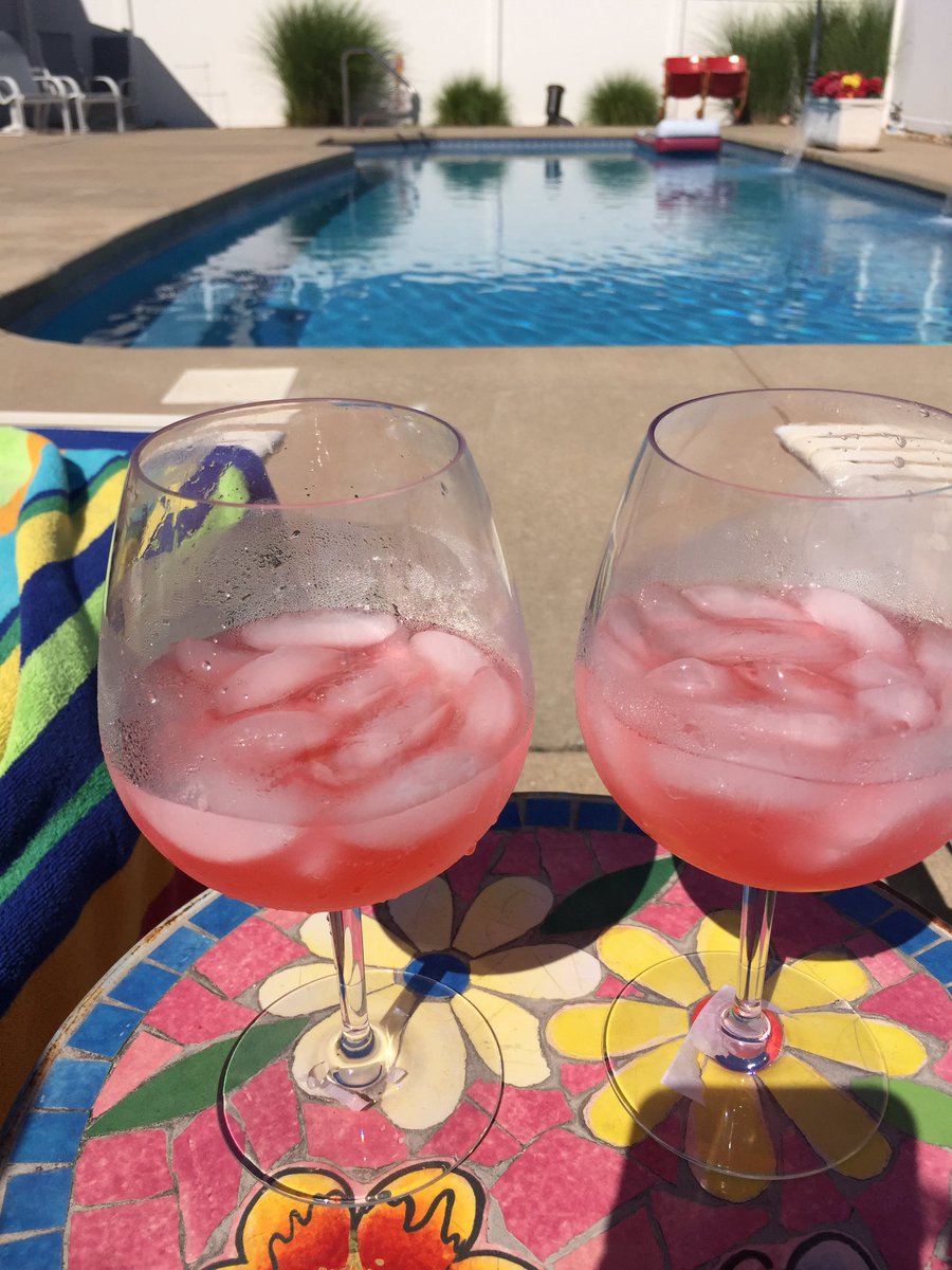KaranEsch's tweet photo. @MzFerg04 and I enjoying the pool. #UVCherry and #LimeARita https://t.co/cpJPUH8ckp