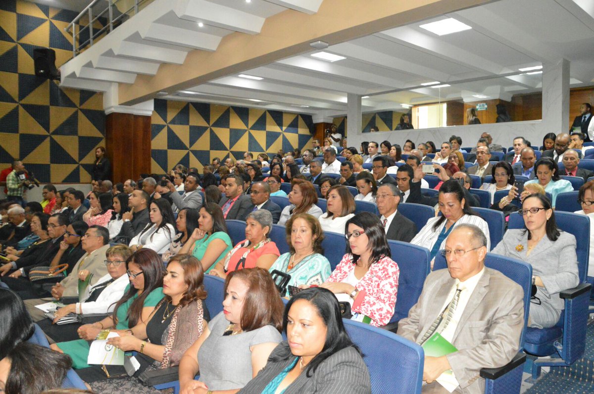 JCesarValentin's tweet photo. En @UTESA participando en toma de posesión nuevos funcionarios utesianos. https://t.co/9c1efok44x