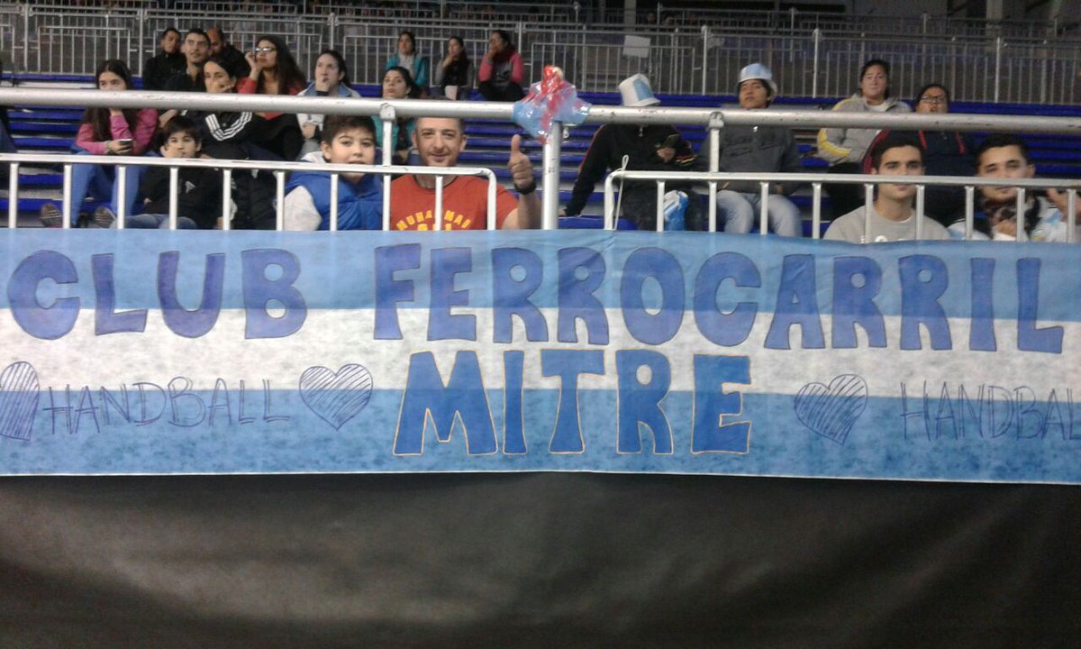 CAHandball's tweet photo. #BuenosAires2016 Comienza a aparecer el apoyo de los clubes: Luján, Mitre y Platense presentes. Todos por Argentina. https://t.co/pfDrEm1nWm