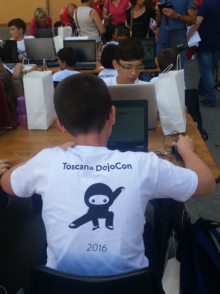 yStudium's tweet image. Dojo in Piazza!  BE COOL! #ToscanaDojoCon #TDC16 #CoderDojo #yStudium #PisaCoderDojo #coding #educazioneinformatica
