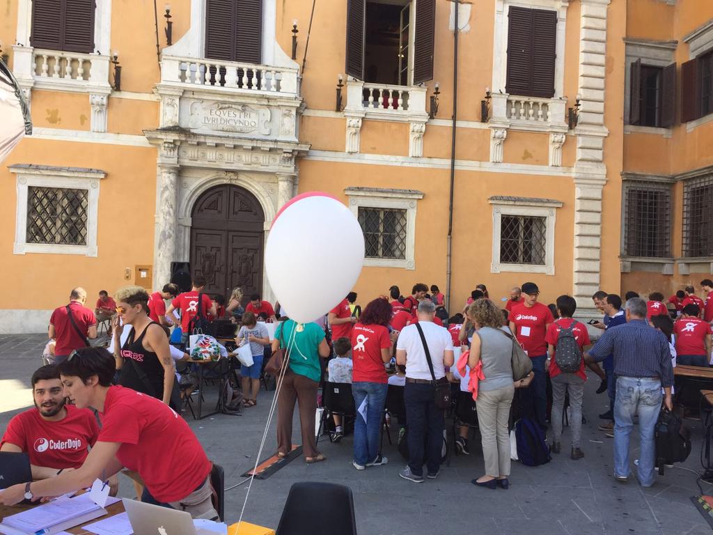 yStudium's tweet image. Dojo in Piazza!  BE COOL! #ToscanaDojoCon #TDC16 #CoderDojo #yStudium #PisaCoderDojo #coding #educazioneinformatica