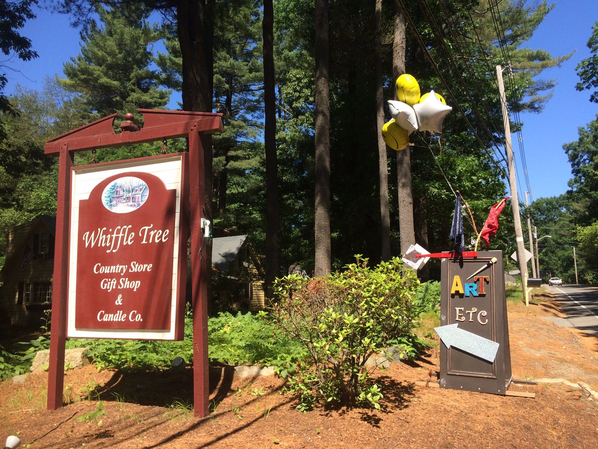 MaryLeachTweets's tweet photo. Arts festival with the grounds of the #WhiffleTree as the canvas. #Billerica is beautiful! https://t.co/bFgW2KerIQ