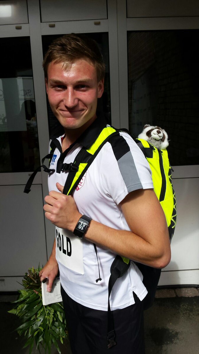 Speerwurf-Meister @thomasroehler mit #Waschbär :) Morgen geht's weiter mit der #Leichtathletik-DM im #Kassel. (mic) https://t.co/zfQ8gdxUll