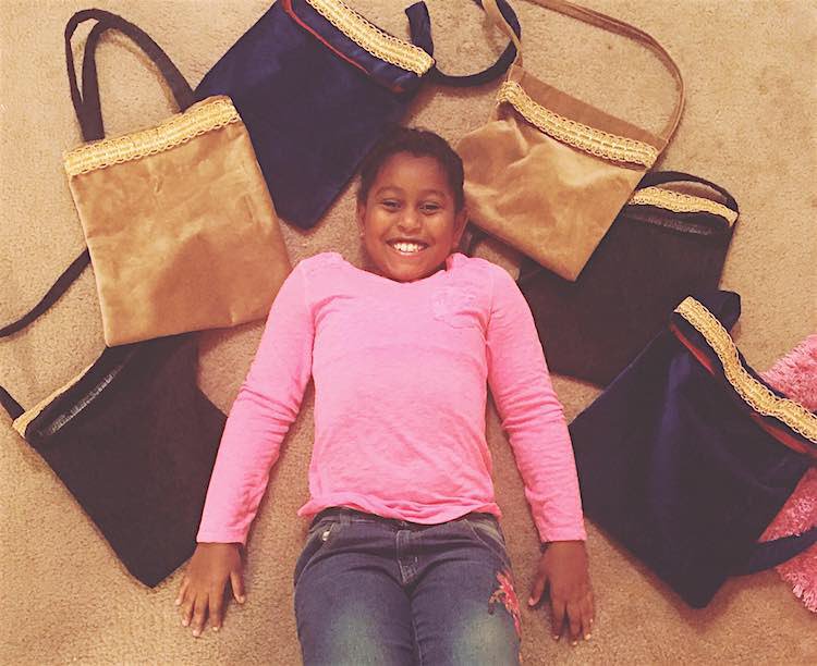 UlrichJvV's tweet image. INSPIRING! 9y/o Khloe Thompson sews colorful bags, fill them with hygiene items and hands them to homeless women! ❤️