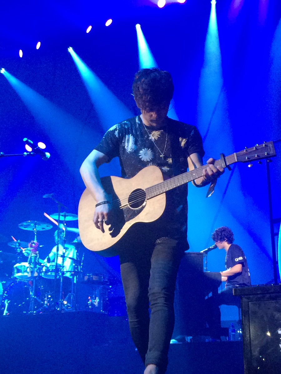 favconnorpics's tweet photo. I love seeing him on stage! (my pics😋) 🎸 https://t.co/L9tWKyuuEE