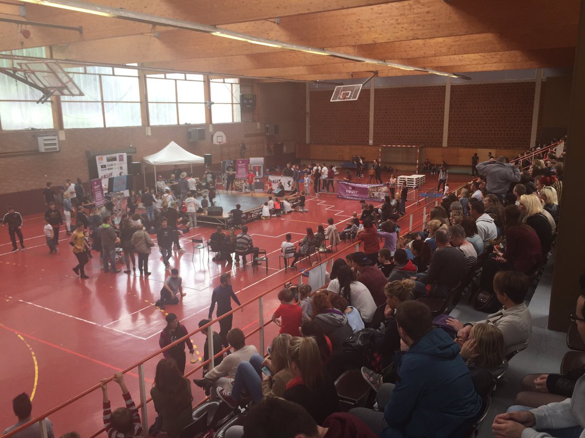 Une salle pleine à craquer pour le #battlebreakit de #crewstillant ! <a href="/VilleArras/">Ville d'Arras</a> <a href="/FLeturque/">Frédéric Leturque 🇪🇺🇫🇷</a> <a href="/pinkkstarlight/">Mirkko</a>