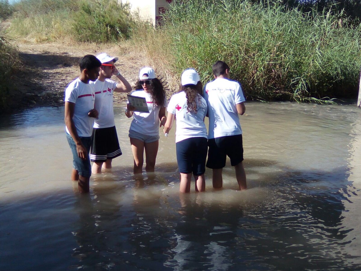 CruzRojaSevilla's tweet photo. Hoy estamos en el río #Corbones realizando actividad medioambiental con @ecoembes https://t.co/kY3m0uki7k