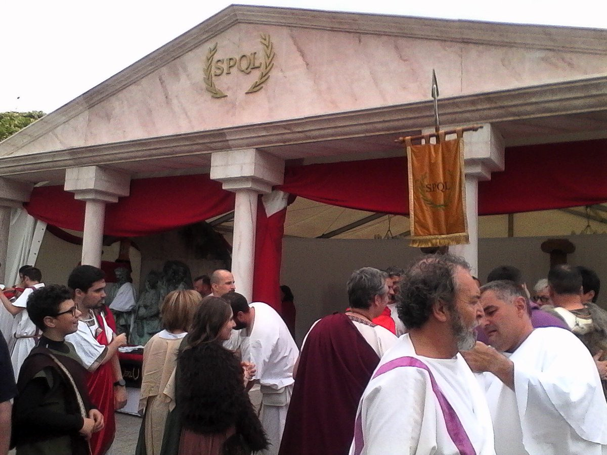 Laleydelencaje's tweet photo. Nescio quid maius Vrbe Aeterna nascitur! Salve, quarta Roma! SENATVS POPVLVSQVE LVCENSIS #SPQL # ArdeLucus https://t.co/yoBXBu9n96