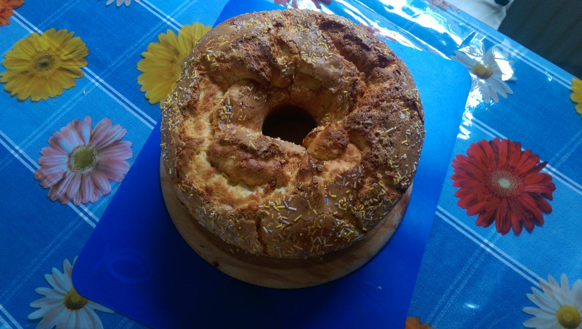 ATruffles's tweet image. Ladies and gentlemen I'll give you...."Lu ciammellottu!" Traditional cake from Marche, our friend Romina baked it.