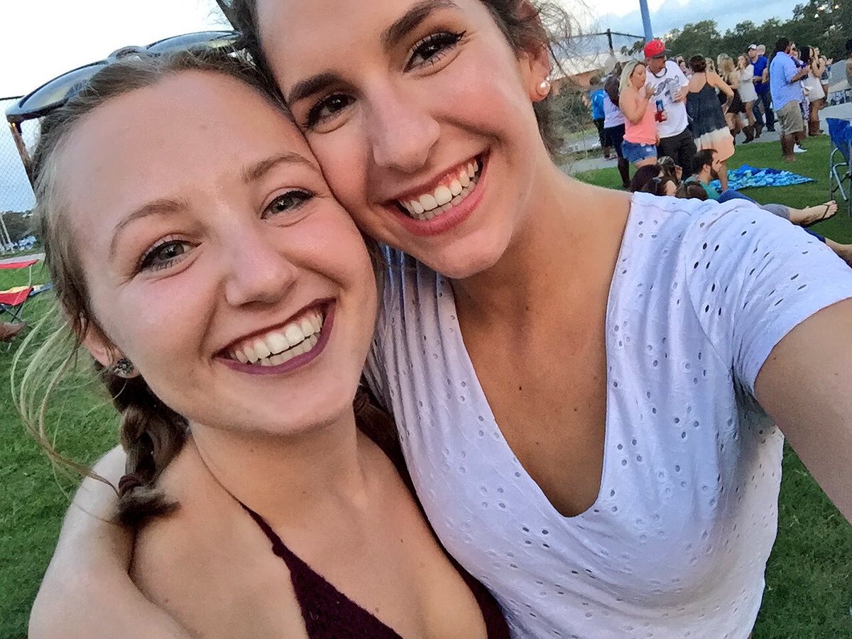 allison_rose27's tweet photo. I usually don't go to country concerts, but when I do its with my best friend and Keith Urban 🎤 https://t.co/glLedGSr3D