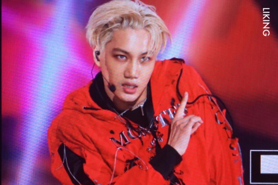 liking114's tweet photo. 160618 종인이 🤘🏻🤘🏻🤘🏻 https://t.co/ZGQwo4KwhI