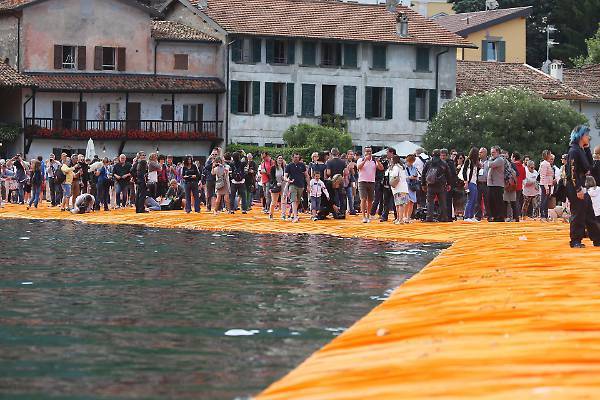mango_casa's tweet photo. https://t.co/DdmyiojnGz, Christo &amp; il Lago d’Iseo https://t.co/csjL2Tsyei