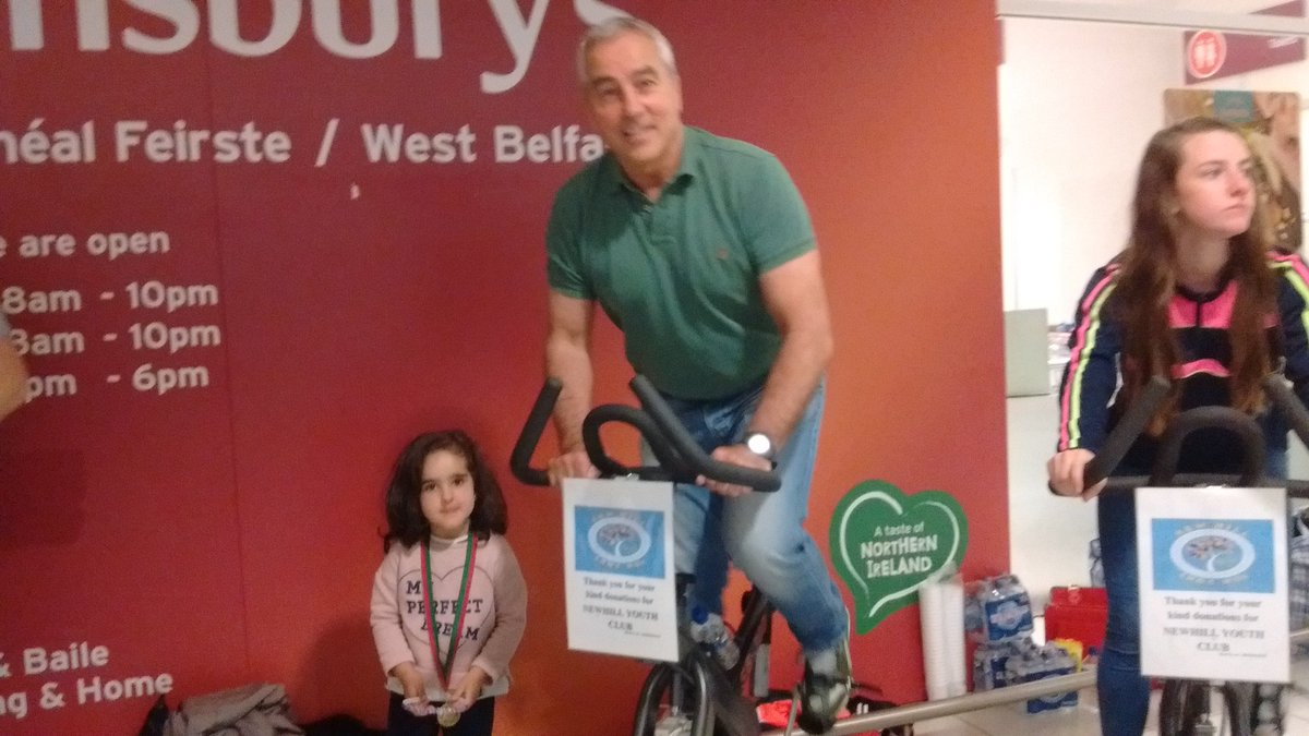 jennifermccann0's tweet photo. Took time out in #VoteRemain campaign to help Newhill Youth Club @GerryAdamsSF @PatSheehanMLA @sinnfeinireland https://t.co/aJ4ERkEBK6