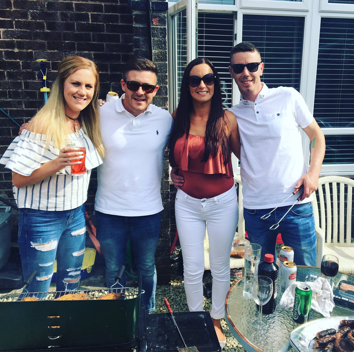 shelleee_d's tweet photo. Bbq time!! Party time!! @Chardunne_2 @MKinlan @lscott1502 @jamieevans37 https://t.co/SvVlUp9BuS