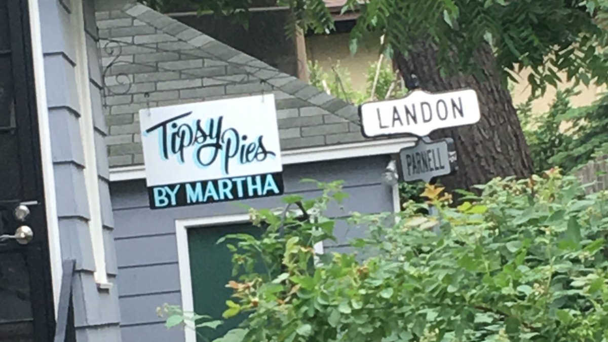 birschbaking's tweet photo. I don't care how drunk your pies are, Martha, this is a #BirschBaking neighborhood #TurfWar #PieHard #PieAnotherDay https://t.co/98wwUbzavZ