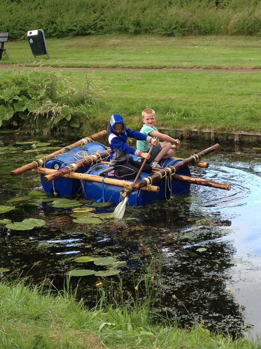 En hoe leuk is dat, varen in de stadsgracht in <a href="/gem_Hattem/">Gemeente Hattem</a> ook mogelijk gemaakt door leden scouting <a href="/Trijsberg/">Trijsberg Hattem</a> 👍🏼