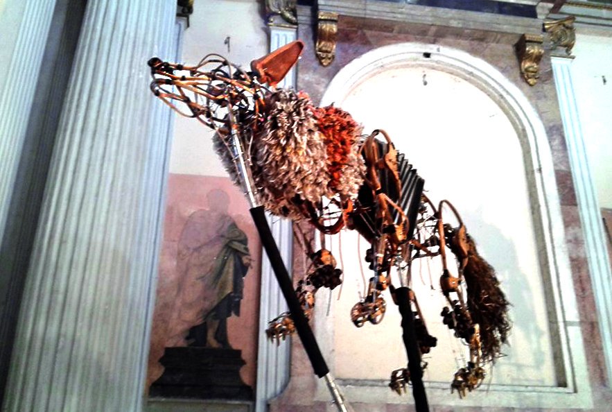 El cruce entre el mundo animal y el humano está en la expo #LasBestiasDanzan de <a href="/exteresa/">ExTeresa Arte Actual</a> 
bit.ly/25TFsh1