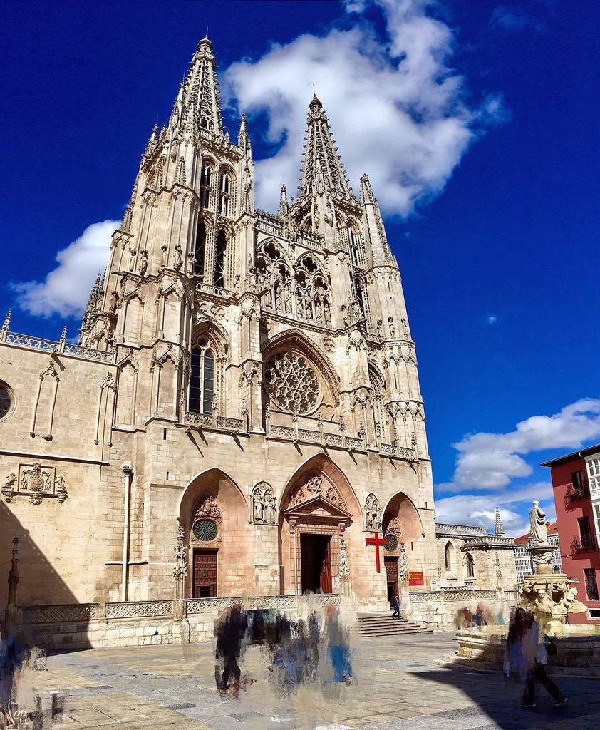 NeoCroma's tweet image. Aquí en @igersburgos dando caña a un clásico. #instamerienda #igersburgos ift.tt/269woRR