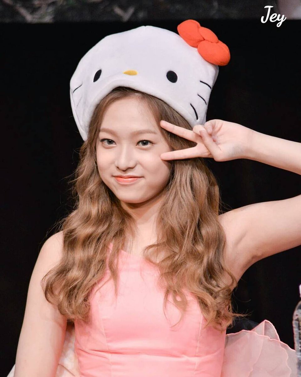 Yena_TH's tweet photo. 160611 #APRIL (#에이프릴) Gangnam fansign - #YENA (#예나) https://t.co/lDlTYpfyIl