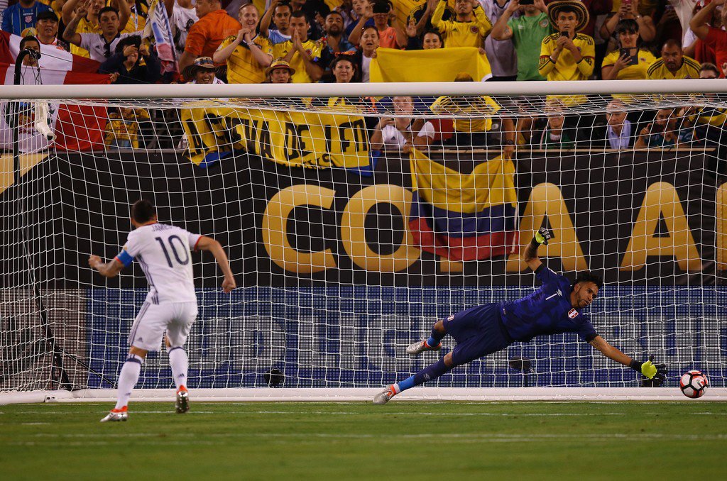 RealGomezRM's tweet photo. Colombia superó en cuartos de la Copa América a Perú en la tanda de penaltis por 4-2. James marcó uno de ellos https://t.co/njm2ioTukx