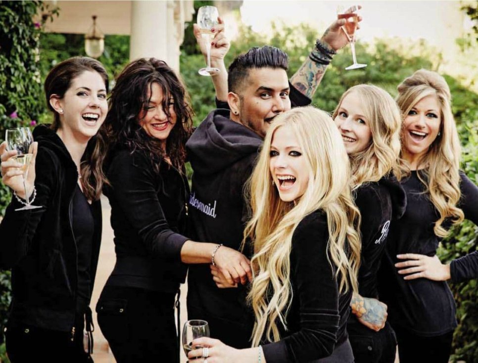 PecanduAvril's tweet photo. WE DID IT! @AvrilLavigne is #1 with +2,4M votes
LBS RIGHT NOW..
#MTVAwardsStar Avril Lavigne https://t.co/alsCNYmiRn