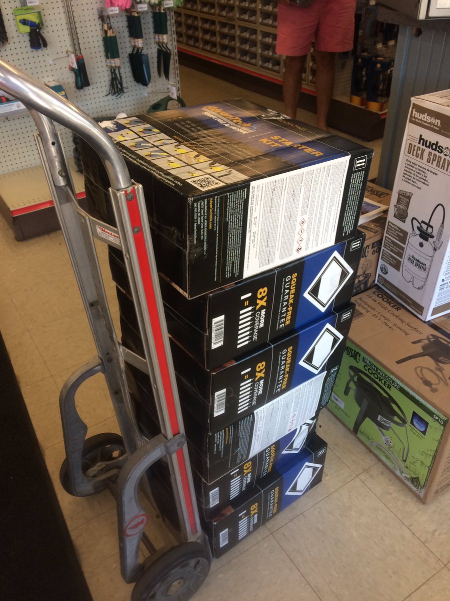 albanyblackcat's tweet photo. Hand delivered 12 cases of Advantech Adhesive to Wellfleet today. @midcape @HuberWood #distribution #greatservice https://t.co/VuVtoFGYKw