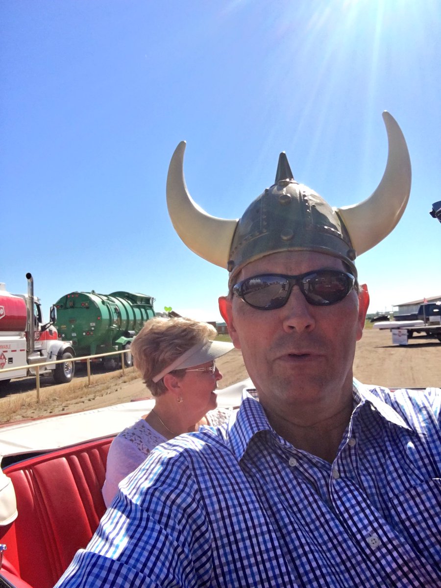 RichardStarke's tweet photo. And we're off! Vikings in the Streets parade underway under beautiful sunny skies in Viking! Uff da! @OdinsRavensEdm https://t.co/z6SUMuhqLQ