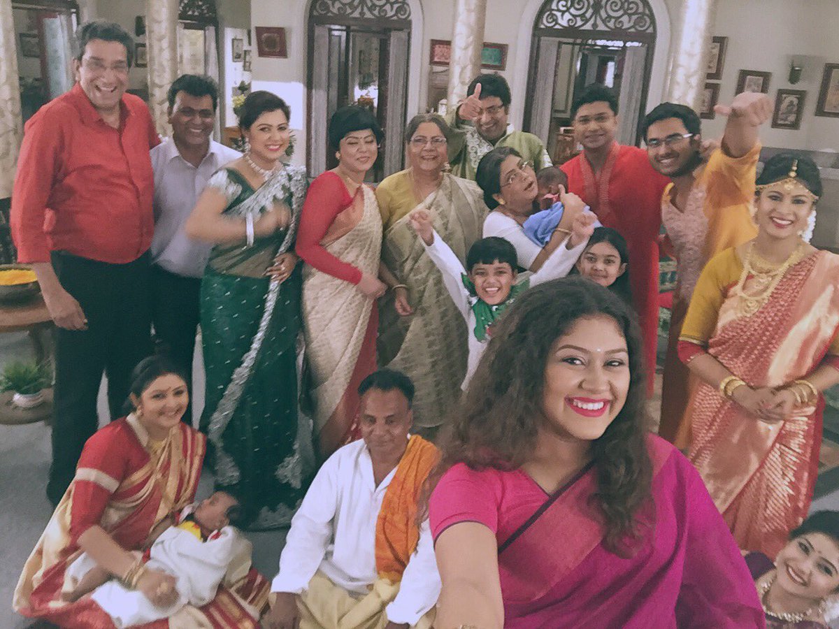 riyaroy852's tweet photo. #dwiragamon wrap up #selfie ❤️ https://t.co/onork7QBCn