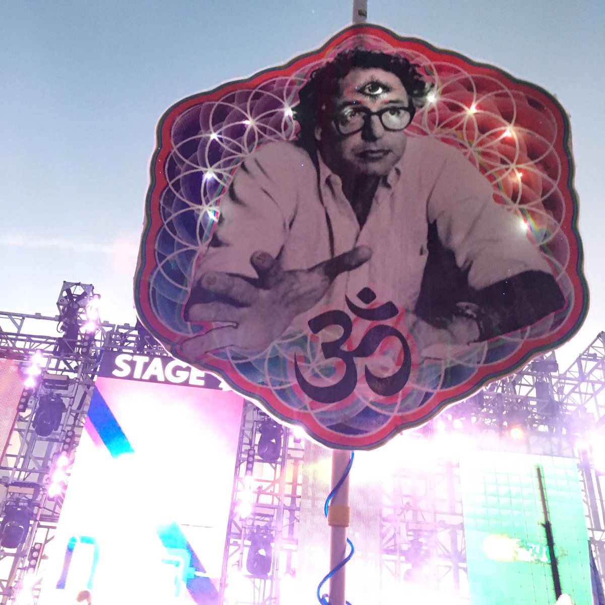 RaveForBernie's tweet photo. The good people of #EDC out here raving for Bernie cause there's dancing at #OurRevolution #RaveForBernie https://t.co/eCgl4aVEuc