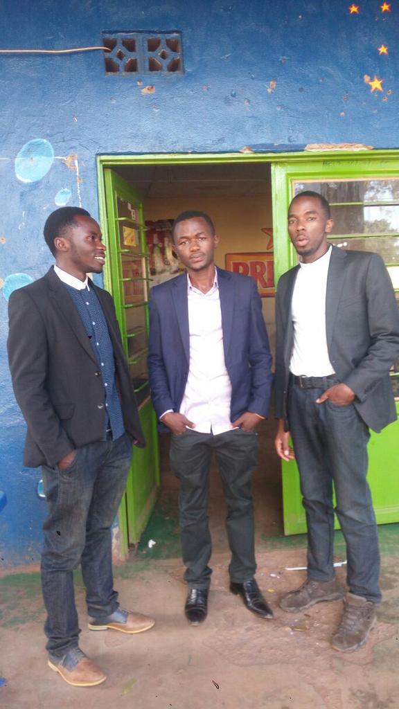 fils2014's tweet image. think about yourself how you are, when you are coming out Bar