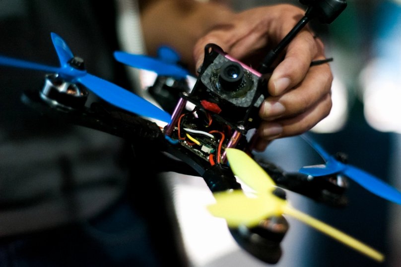 TechCrunch's tweet photo. What it's like to be a professional drone racer https://t.co/AgS41FWQ9m https://t.co/nDKnHFe0RX