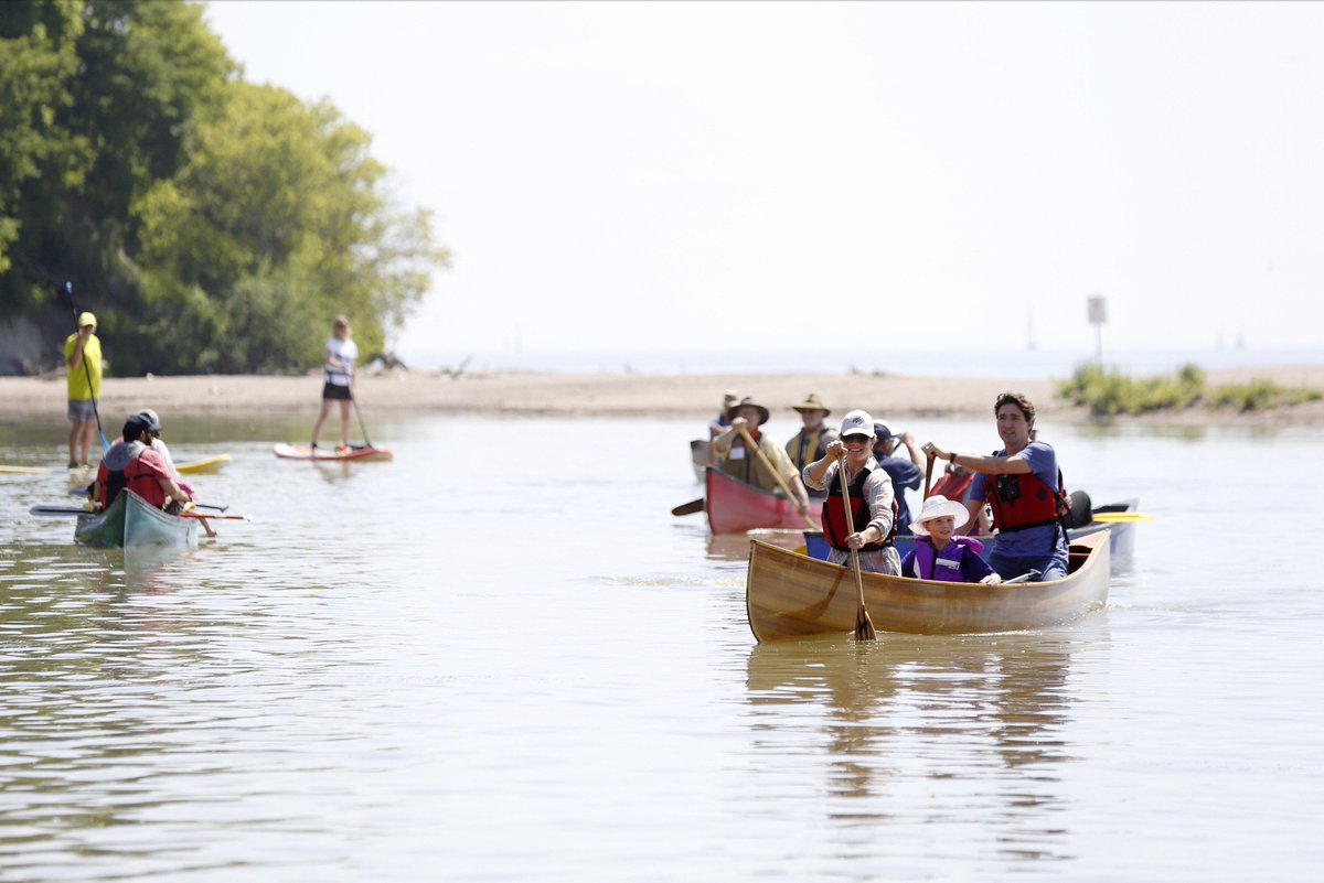 JustinTrudeau's tweet photo. This week @RougePark became Canada’s first urban national park. Today we celebrated! #PaddleTheRouge https://t.co/zRVdTglv8R