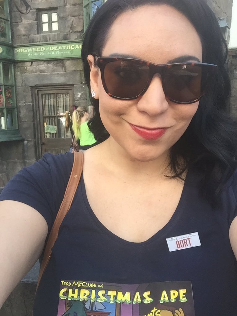 Vasq_Priscilla's tweet photo. In nerd paradise. #universalstudios #harrypotter #simpsonsland https://t.co/RtZk6N7npO