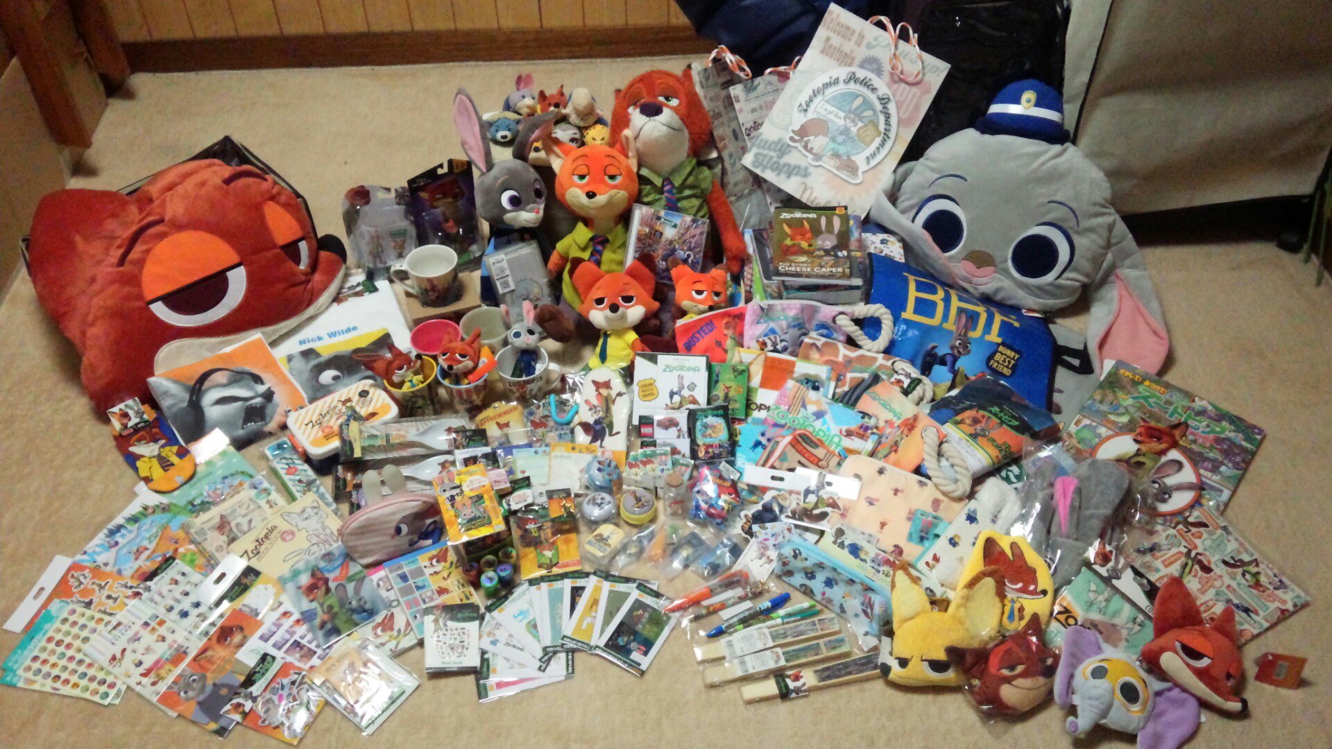 ズートピアグッズ まとめ売り ズートピアグッズ収集家@低浮上さん on X: 