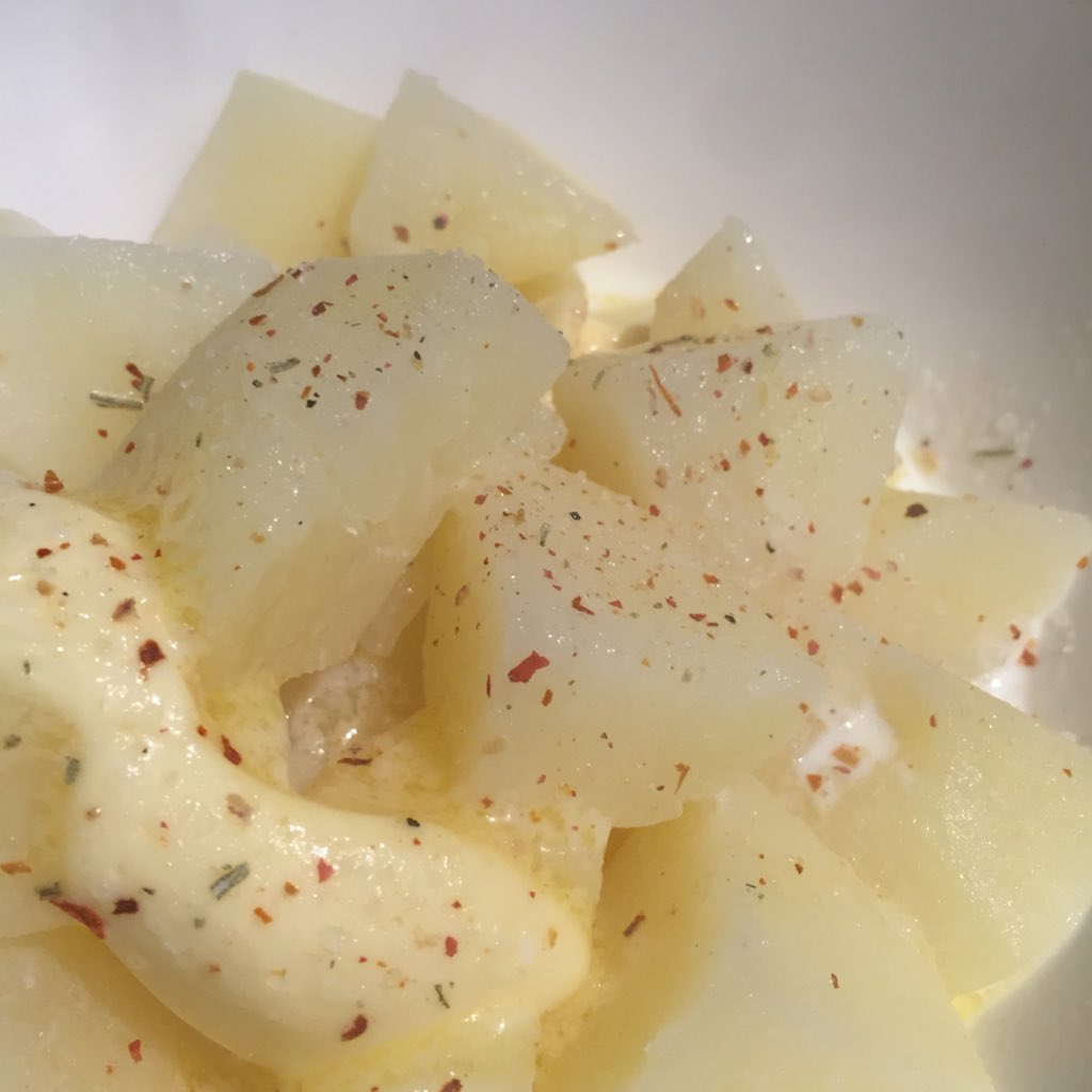 sam_lehoko's tweet photo. Potatoes! #ChefSosa https://t.co/c1izkDG4oU
