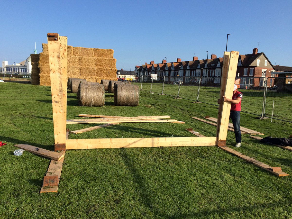 PhilipBarnes_'s tweet photo. Top day @BeachAssault marshalling at &amp; taking down The Wall. So proud to be part of @TotalRacingNcle #greatevents https://t.co/VGJN2e6PCC