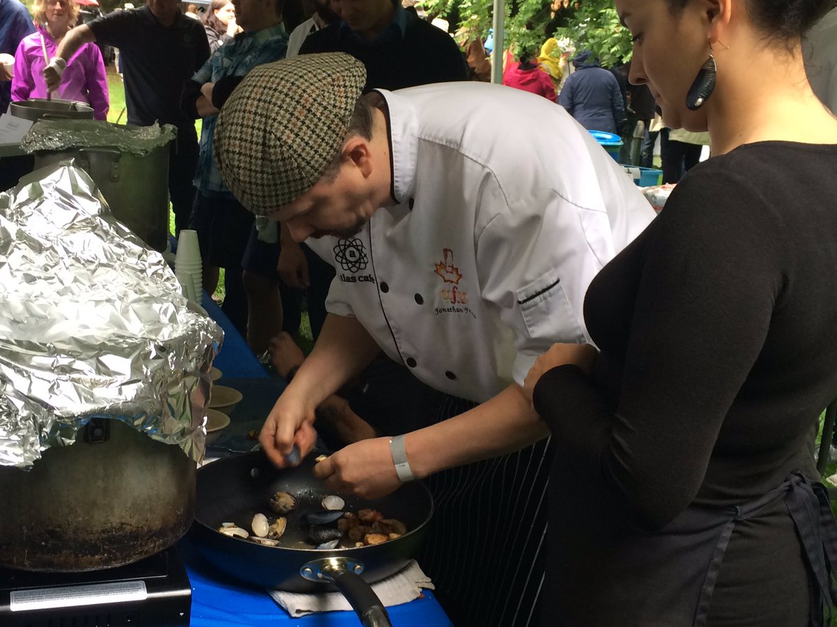 CVRecord's tweet photo. Jonathan Frazier of the Atlas Cafe preps his seafood chowder for the Ocean Wise Chowder Challenge. #shellfishfest https://t.co/QGYisqVnFV