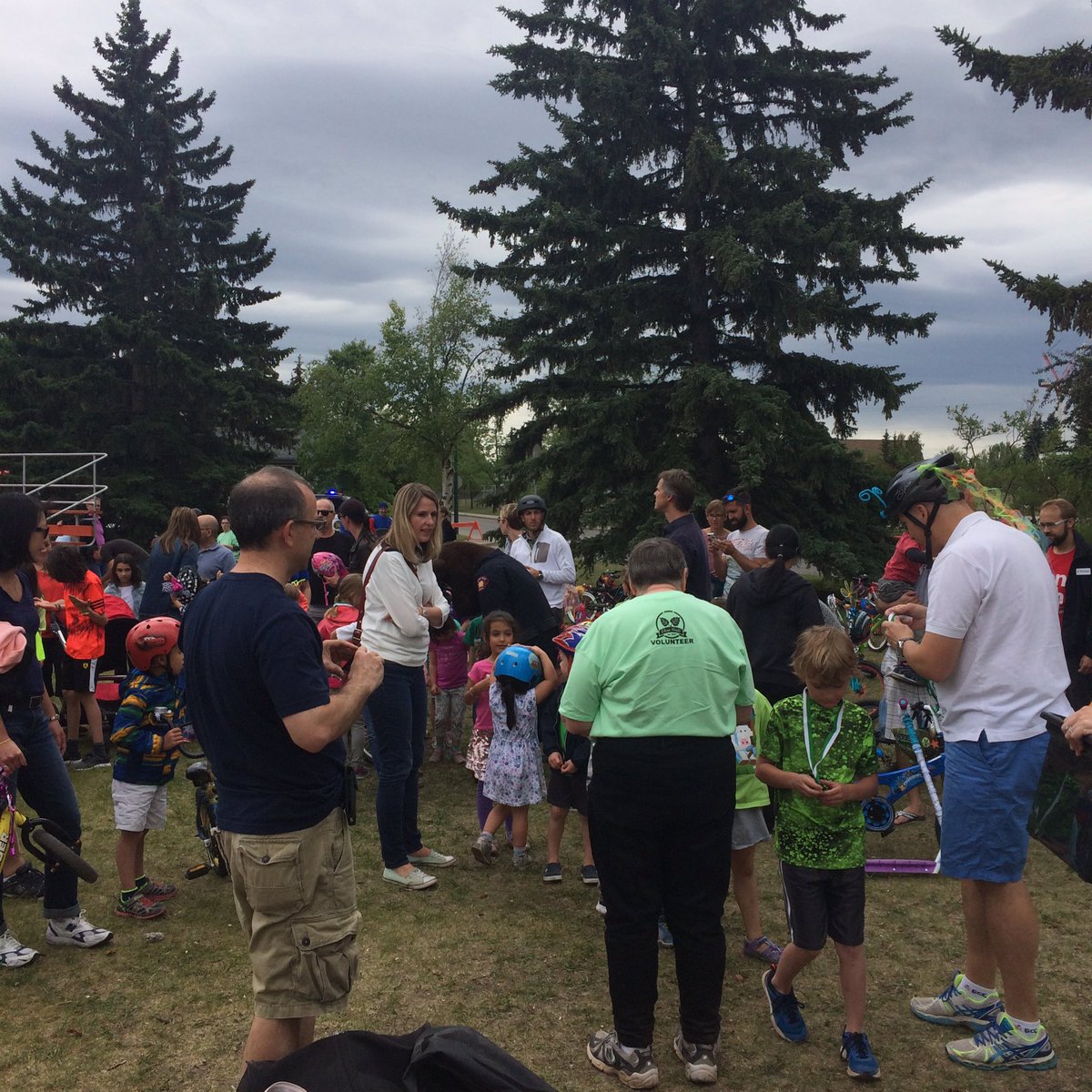 fedyyc's tweet photo. Bike medals for all bike parade participants! @ElboyaHeights #yycneighbourday https://t.co/oTkQk2D7LA