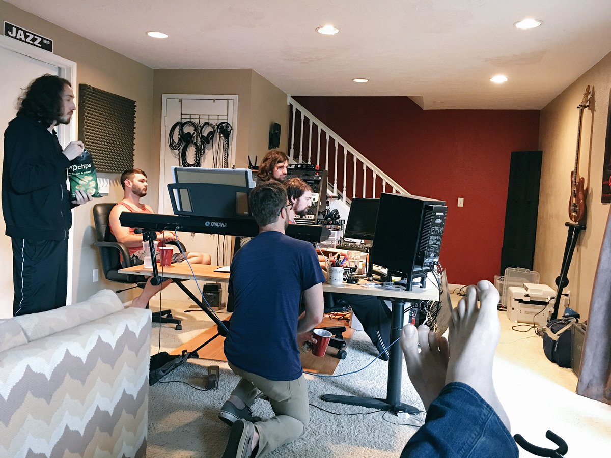 StreetCornerSym's tweet photo. Day 1 in the studio for the new #scsalbum
#westsiiiide #grooveforthought #pacappella #drake #acappella https://t.co/nFJqnJMUmZ