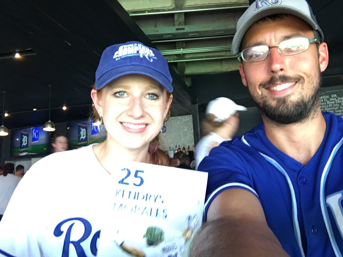 glassxc's tweet photo. Enjoying the hot day at Kauffman! #ForeverRoyal #RoyalsSocial #KendrysBobble https://t.co/fuIo2JP7j8