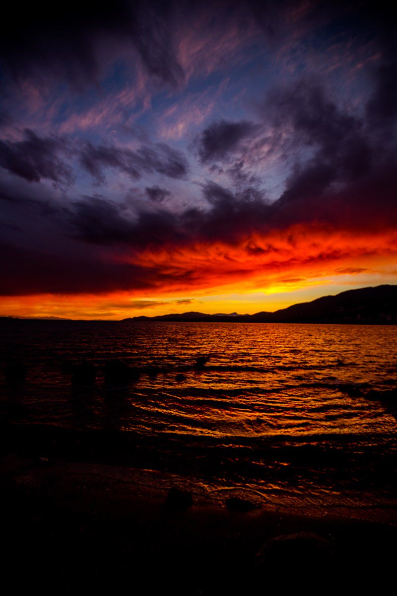 from_thejohn's tweet photo. 5 Amazing Pictures From Last Nights Sunset in Vancouver https://t.co/i7CfOEjOhB https://t.co/v81iLvTWAf