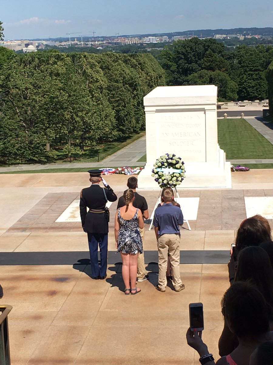 msms_sailors's tweet photo. Arlington National Cemetery---so proud of our student! Respect and Honor for our soldiers. #msmspride #MSMSDC2016 https://t.co/RsYWvEXXPK