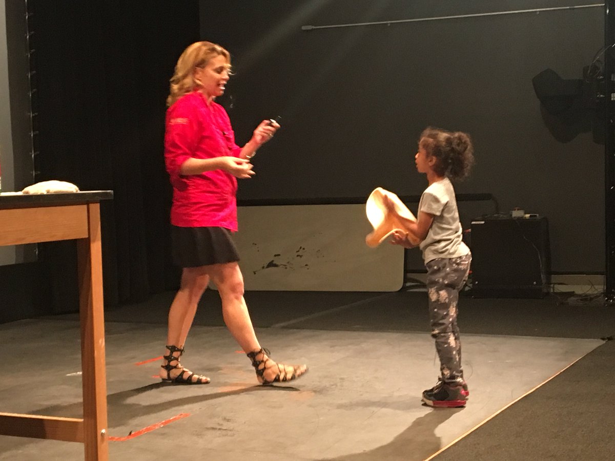 donatellaarpaia's tweet image. We're having a pizza tossing competition at @LibertySciCtr. She's a pro! #PizzaScience