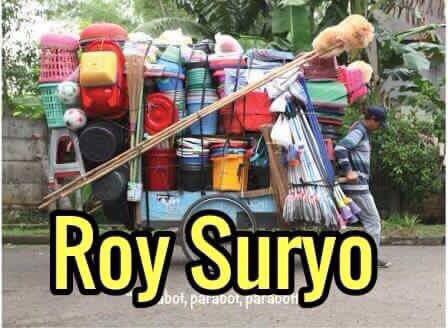 Ex-Menpora <a href="/KRMTRoySuryo/">KRMT Roy Suryo</a> ketika masa jabatannya berakhir.