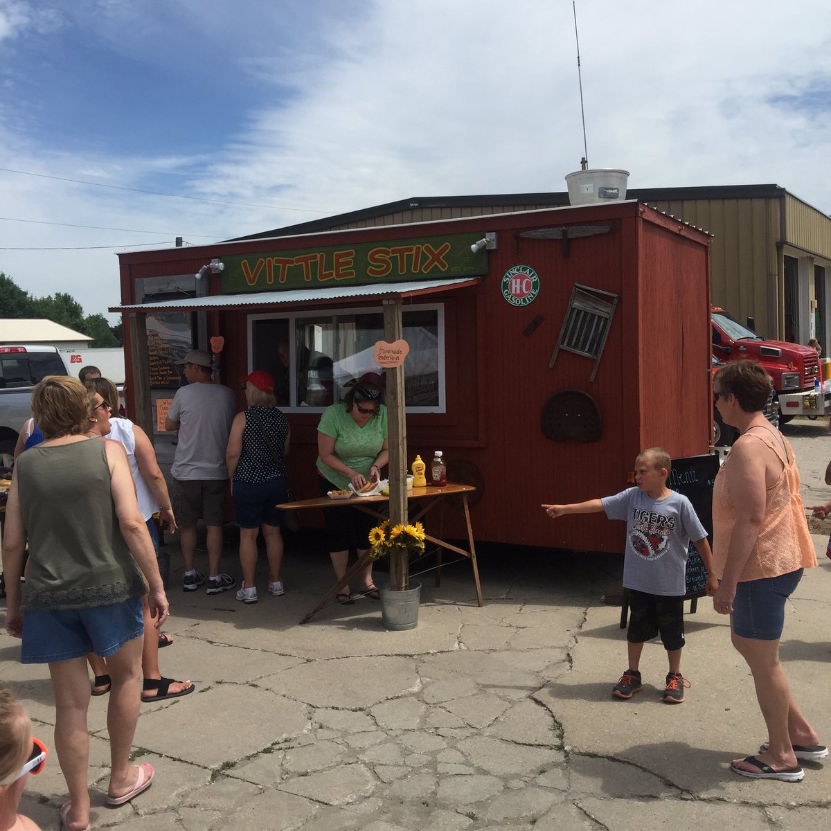 OnlyInThisPlace's tweet image. Main Street delights @SCRoseFestival today!