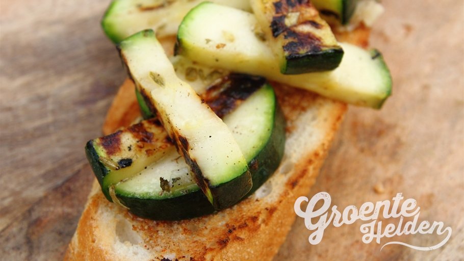 Courgette bruschetta van @mandiekokenkan #groentehelden #recept #gezond #lekker #bruschetta goo.gl/2gjuqU