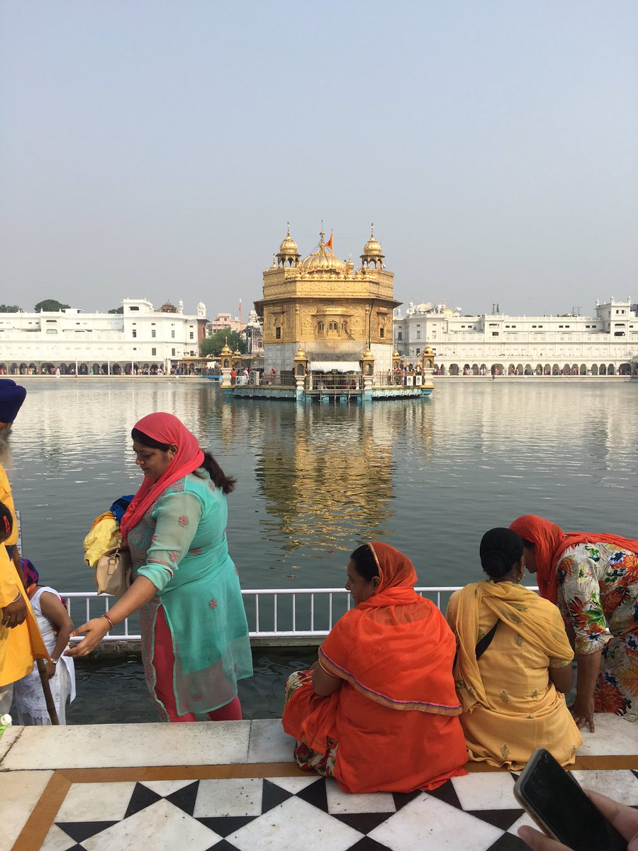 JennaDublin's tweet photo. beauty, peace, space for reflection..histories and architecture that span centuries #GoldenTemple #usicomos #2016iep https://t.co/ZvyeDMoPt9