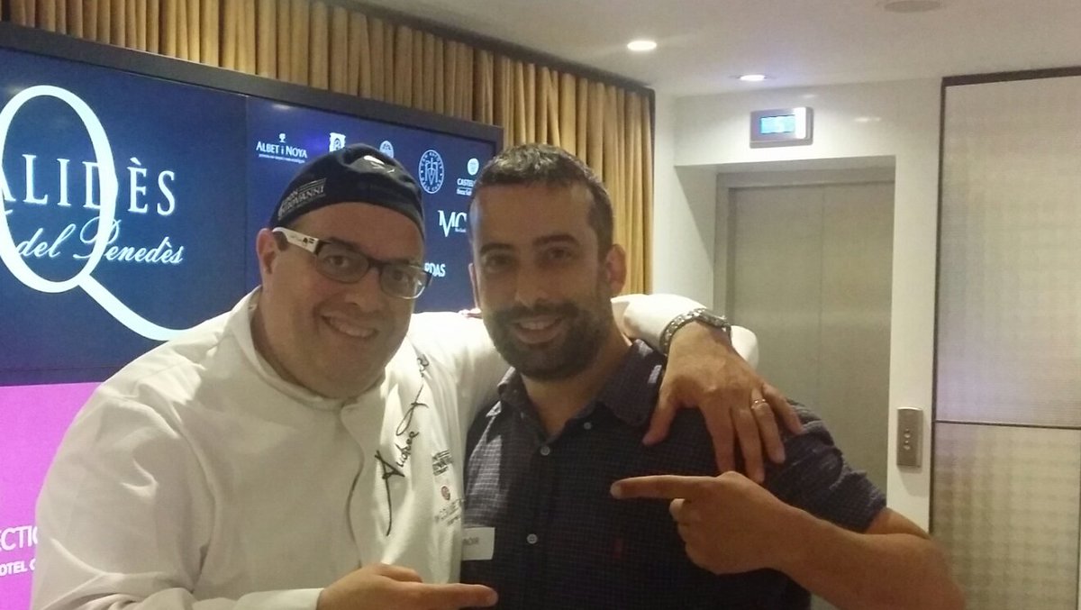 Rafa_AnSe's tweet photo. Con el gran chef @ATumbarello en Speed Tasting 2016 y la mejor compañía @pandua13 @ZoltanCsabaNagy #speedtasting16 https://t.co/5mVsZPyQWX